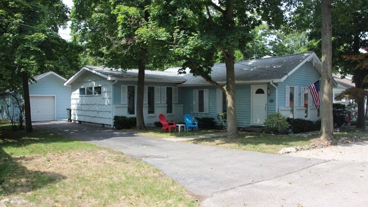 Lakeside Cottage | Lovely Lakeside Chautauqua Cottage Rental