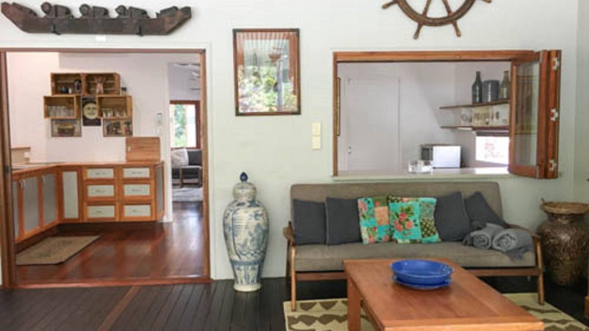 Edge Hill House | Lovely large 2 bedroom home with swimming pool