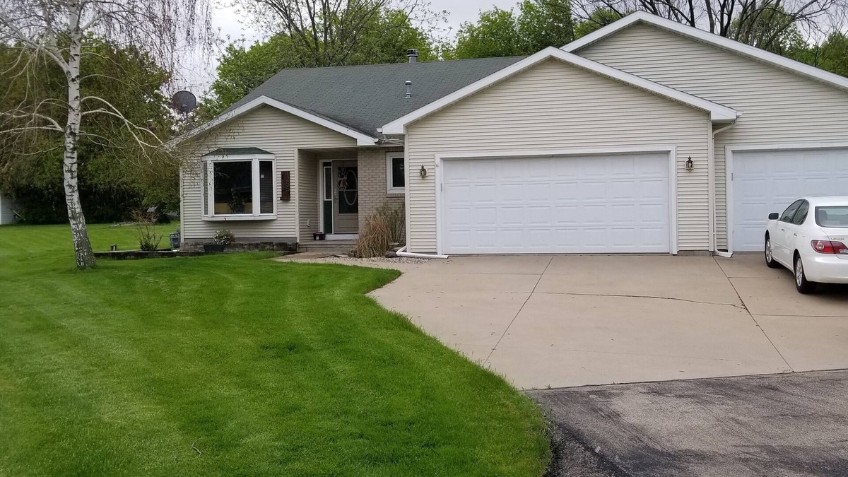 Oshkosh House | Lovely, large home near EAA