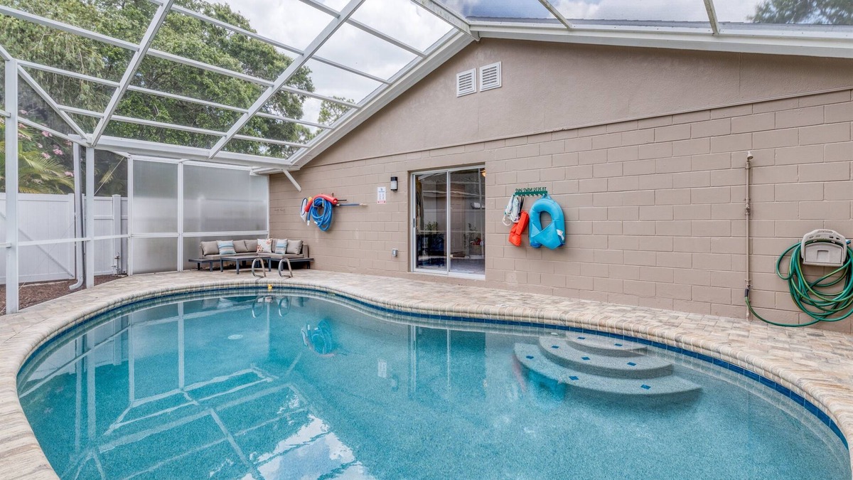 Pinebrook Estates House | Lovely Largo POOL Home, sleeps 8, 122nd