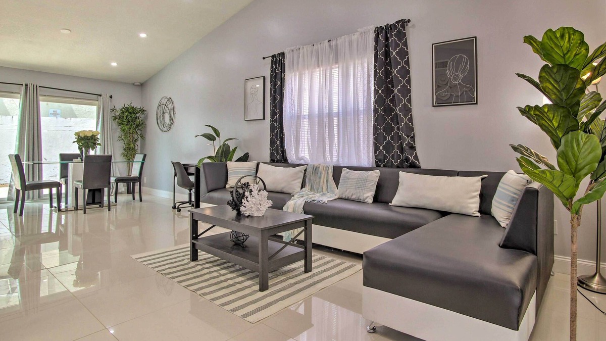 Lauderhill House | Lovely Lauderhill Retreat < 12 Mi to Beach!