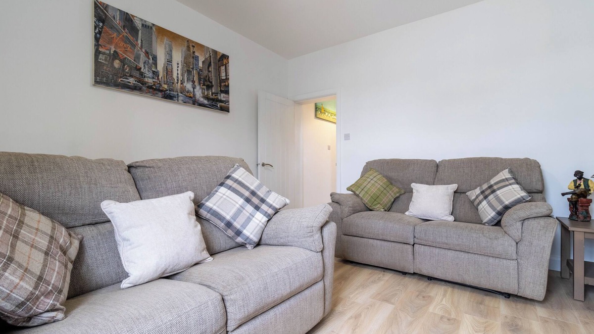 Stanley House | Lovely Lawns Lane
