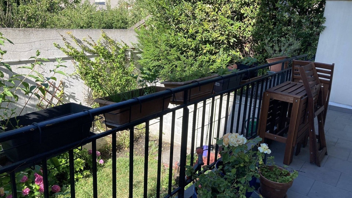 Bondy House | Lovely little home with terrace and garden only 15 minutes from Paris