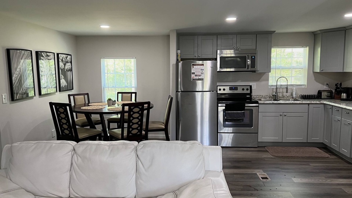 Jefferson House | Lovely little house great for your business or vocation stay.