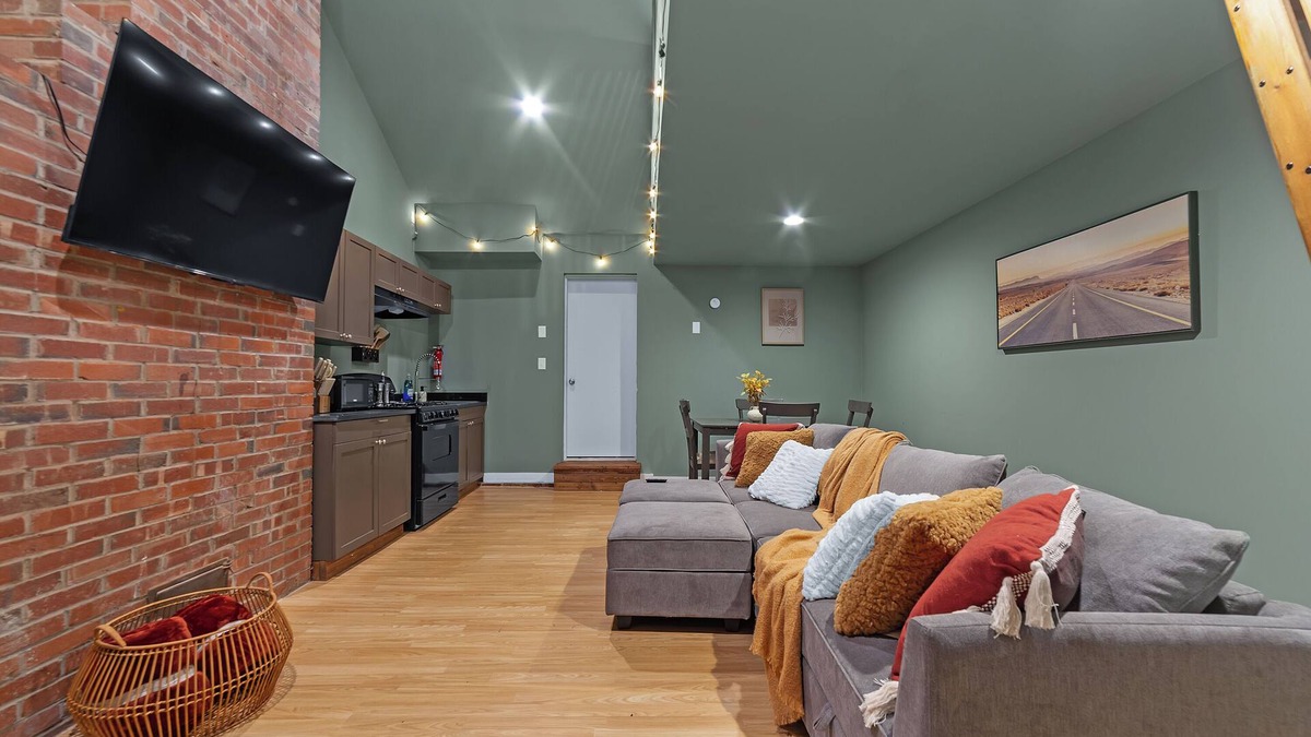 Tulsa House | Lovely Little Loft-Style 2-Bedroom in Tulsa