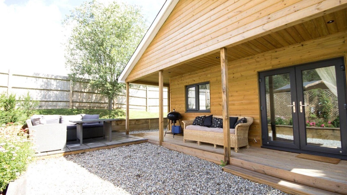 Sedlescombe Cabin | Lovely Lodge on one floor in Country setting