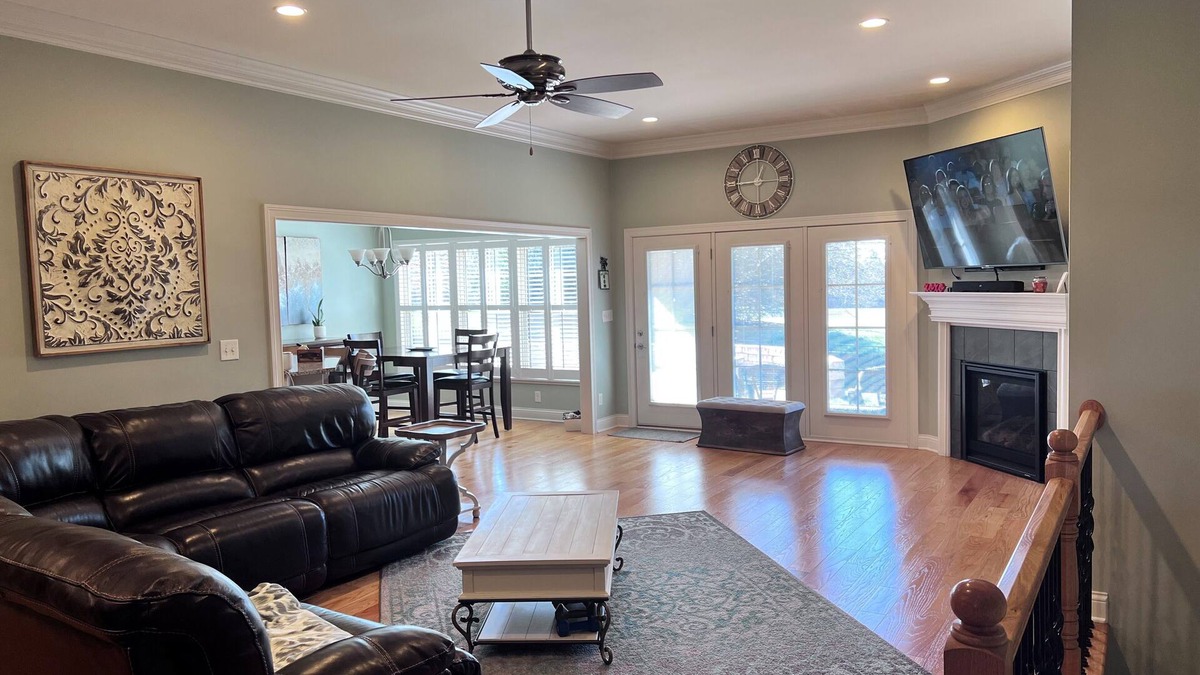 Buechel House | Lovely Louisville home w/pool! 3 bdrm & 3 bath