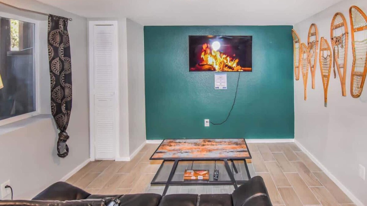 University Hills House | Lovely Lower Unit with Dual King Beds
