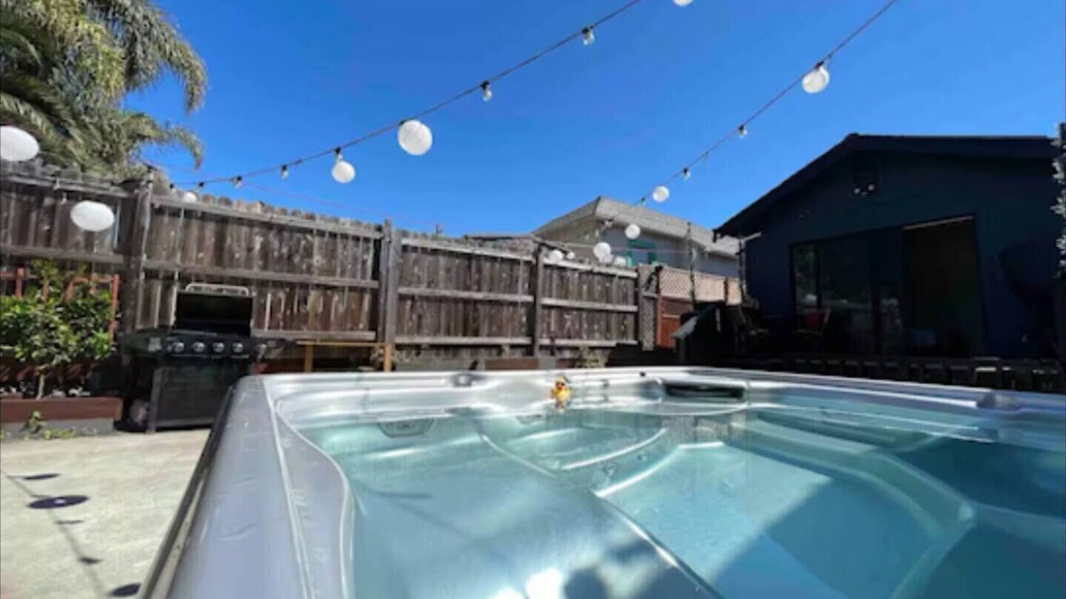 Longfellow House | Lovely & Modern 2 bedroom Home with Hot Tub & Gym