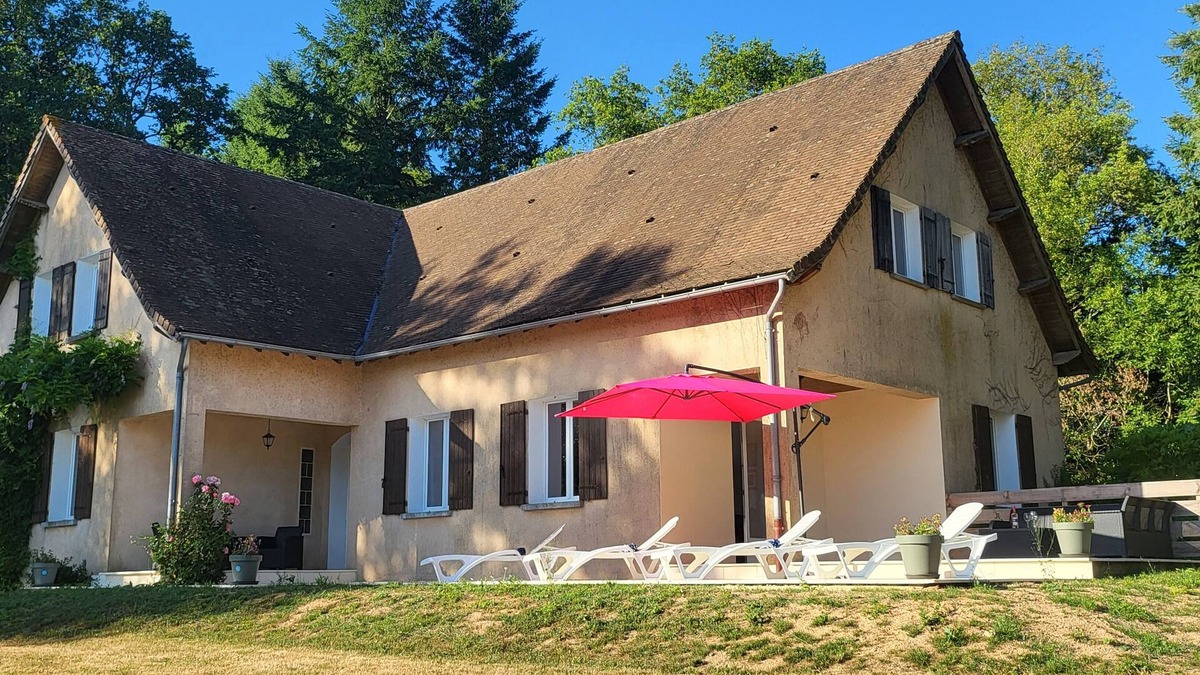 Saint-Mathieu House | Lovely Modern 6-Bed Retreat Near 3 Swimming Lakes, Perfect for Families