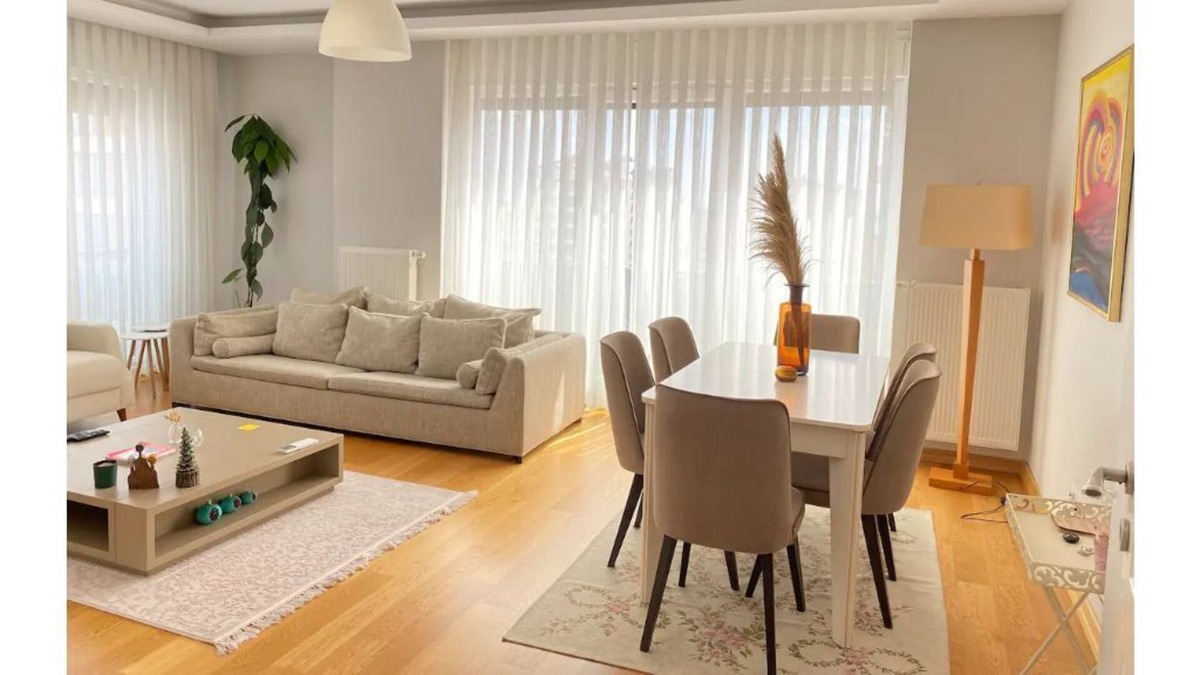Erenkoy Apartment | Lovely-Modern Apt- 90mb/s internet- 5min to Bagdat