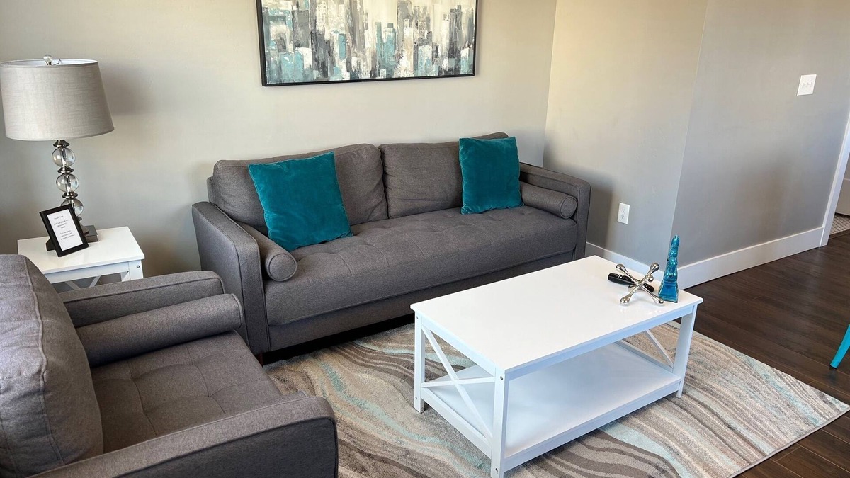 Riverfront Apartment | Lovely Modern Space - Teal