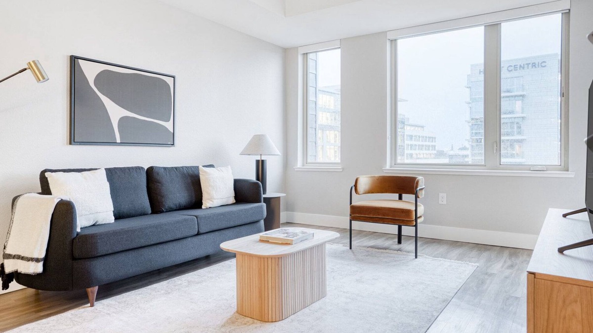 Mountain View Apartment | Lovely Mountain View 1BR w/Pool & Gym, walk to Caltrain, by Blueground