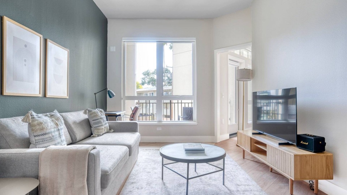 Sunnyvale West Apartment | Lovely Mountain View 1BR w/Gym, Pool & W/D, nr 84 & 101, by Blueground