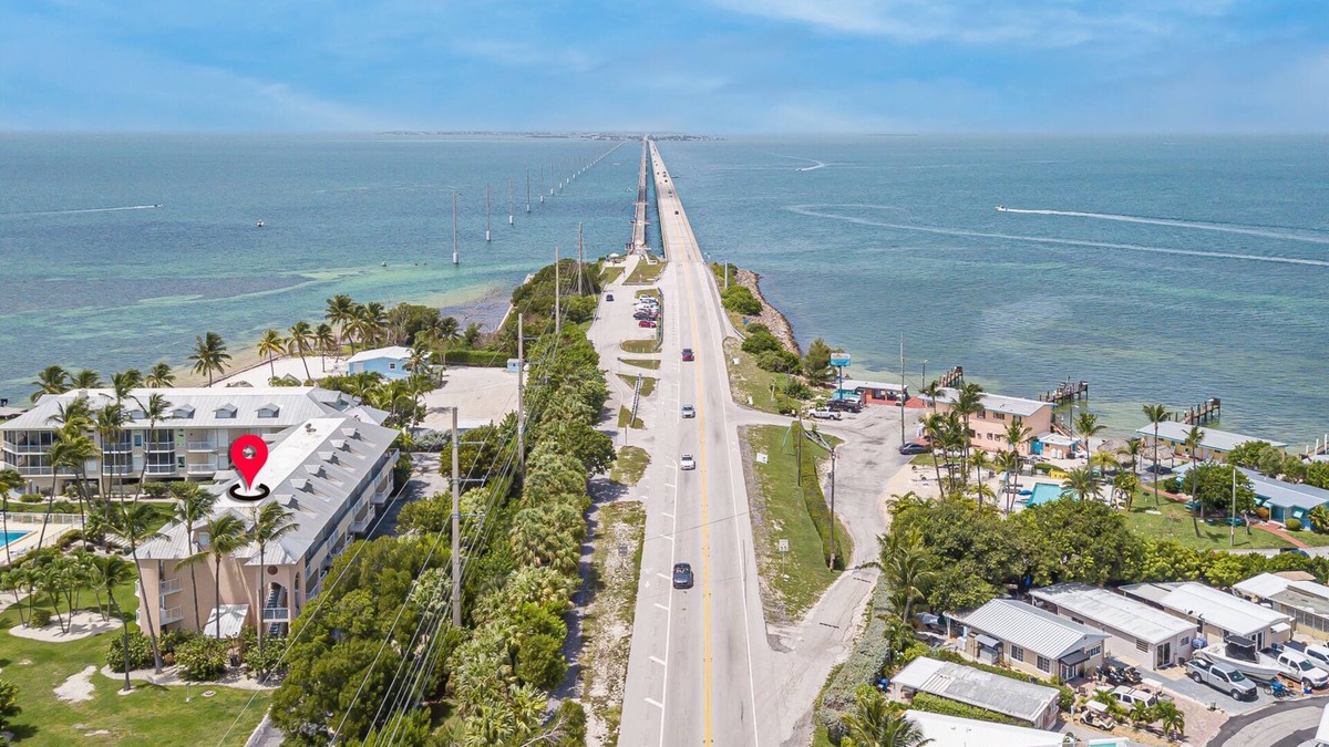 Layton House | Lovely Oceanfront, gated com 3 bedroom - 3.5 Condo