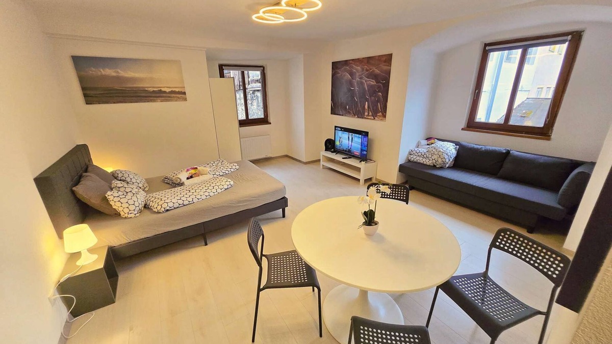 Hall In Tirol Apartment | Lovely Old Town Studio