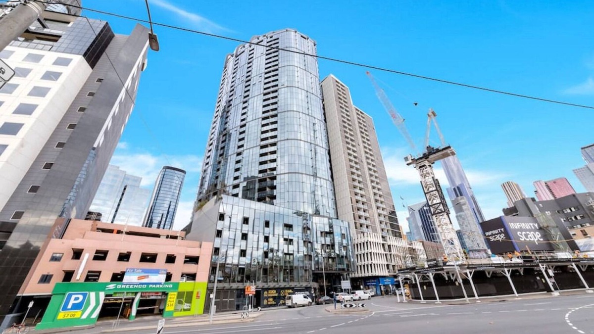 Carlton South Apartment | Lovely one bed room apt in town with breathtaking