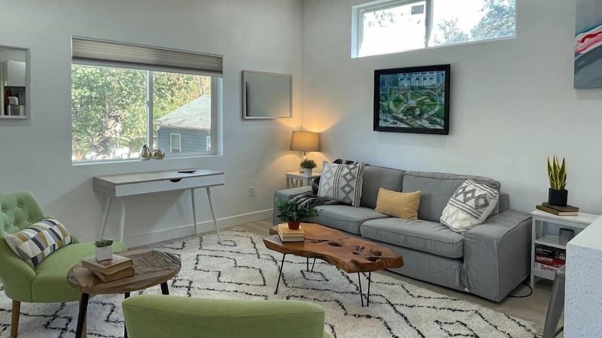 North Oak Park Condo | Lovely one-bedroom apartment minutes from Downtown