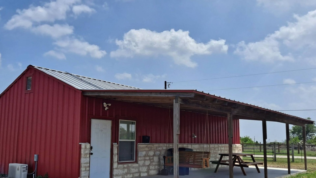Bastrop House | Lovely one room barndominium - The Bastrop Barndo