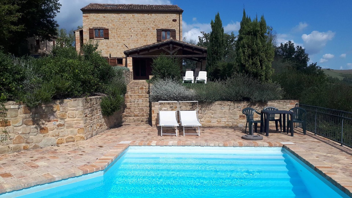 Gualdo House | Lovely peaceful stone farmhouse with pool and beautiful views