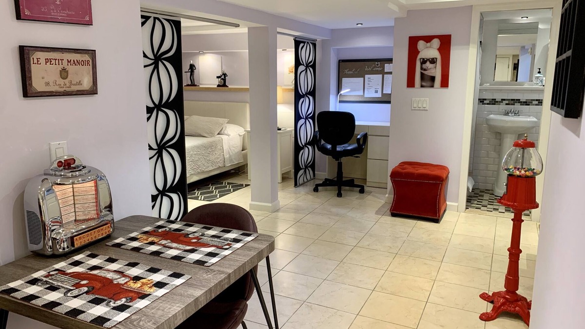 Queens Apartment | Lovely petite studio, walk to LIRR and Bell Blvd.