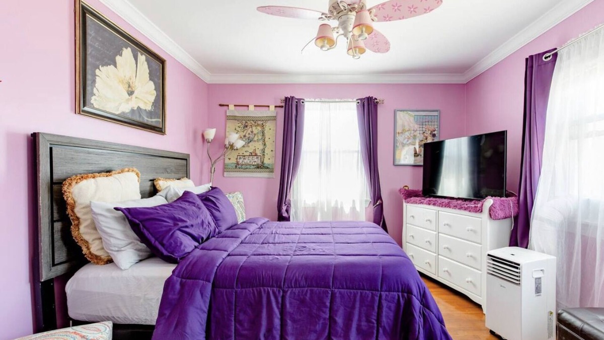 Shirley House | Lovely pink room at sharing house