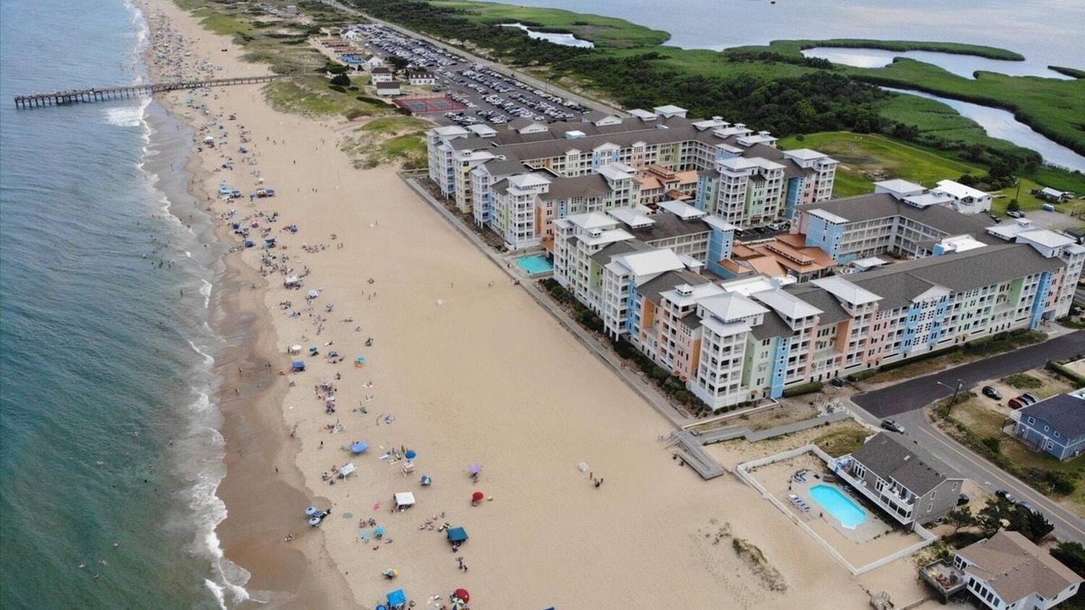 Sandbridge Condo | Lovely Poolside Condo in an Oceanfront Building!