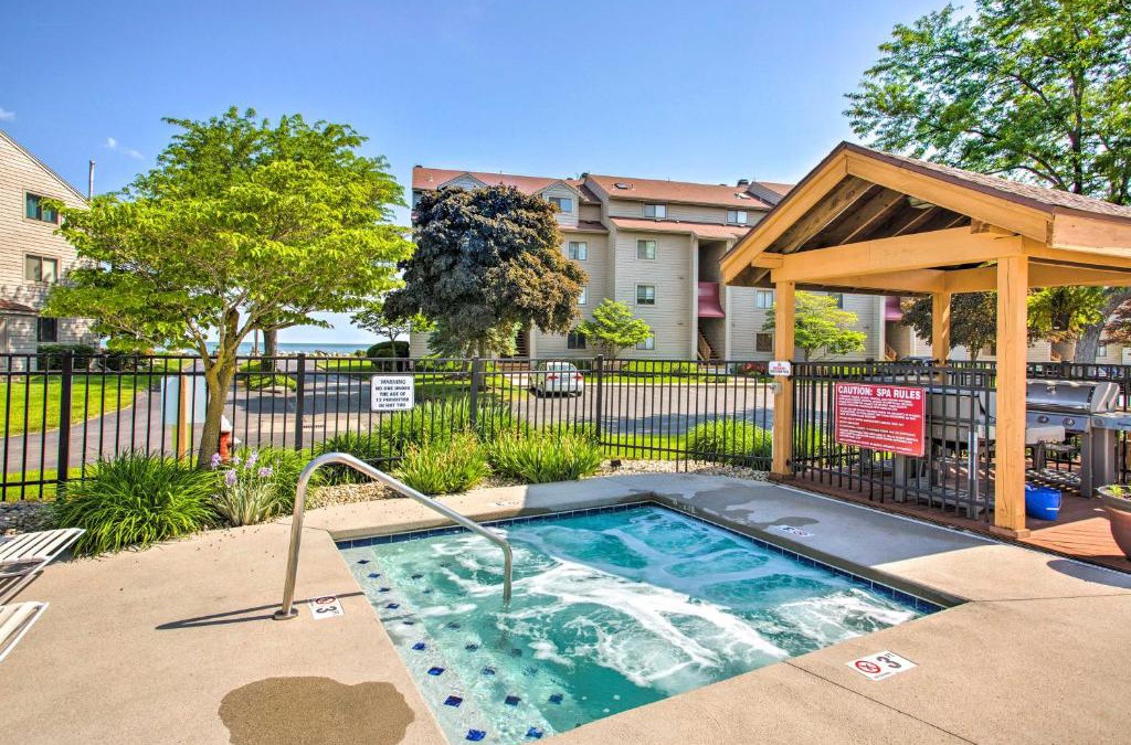 Port Clinton Apartment | Lovely Port Clinton Condo with Lake Views!