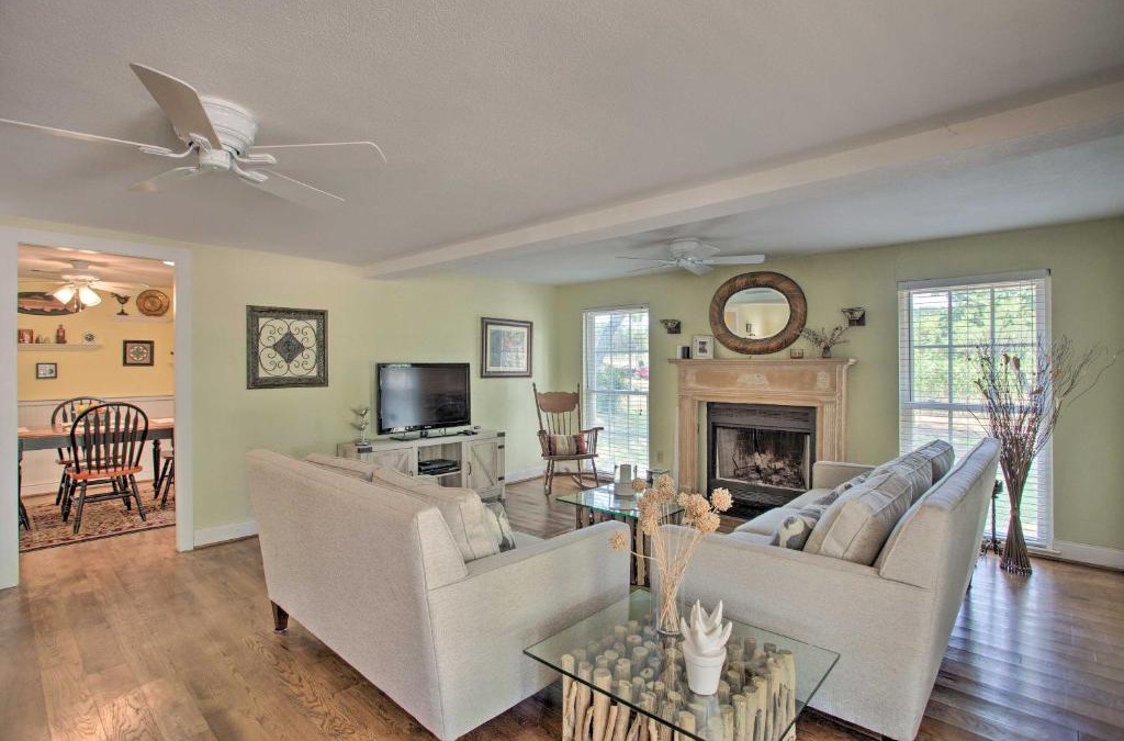 Pottsboro House | Lovely Pottsboro Home with Patio and Fire Pits!