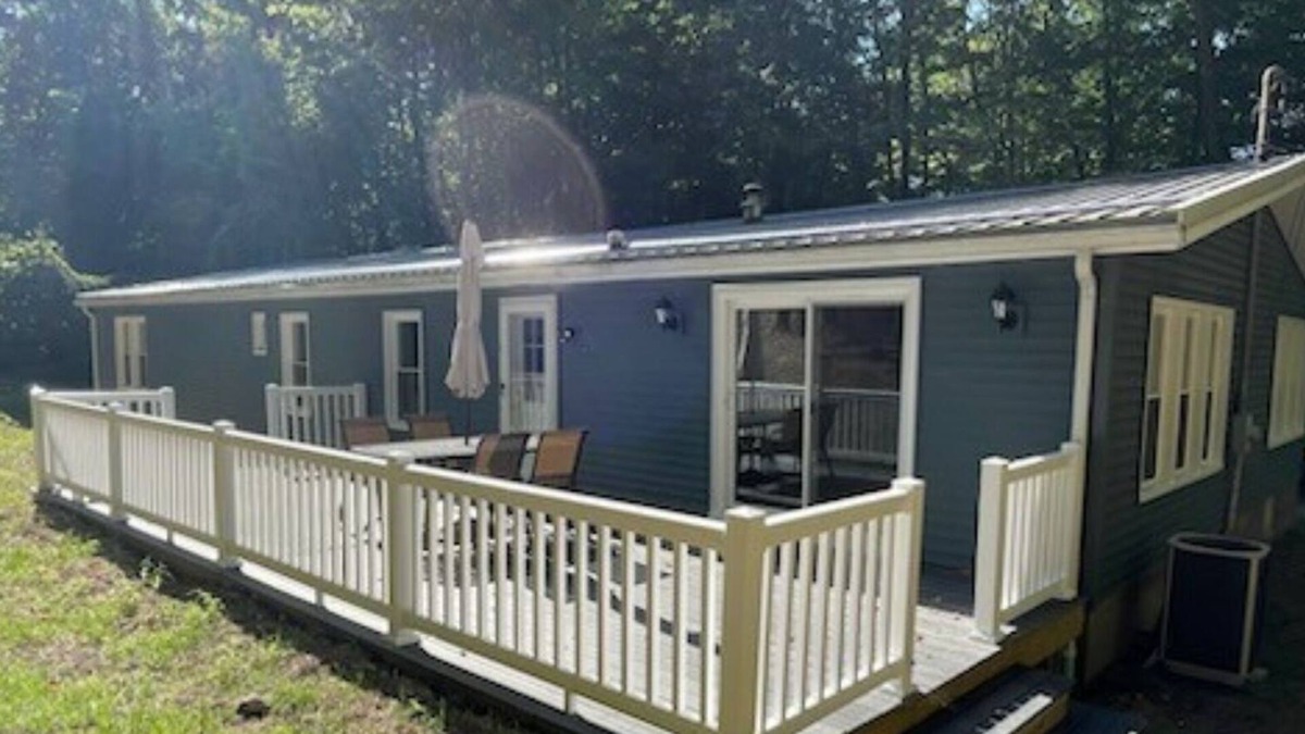 Wayland House | Lovely private 3 bedroom house nestled in the Hiram countryside.