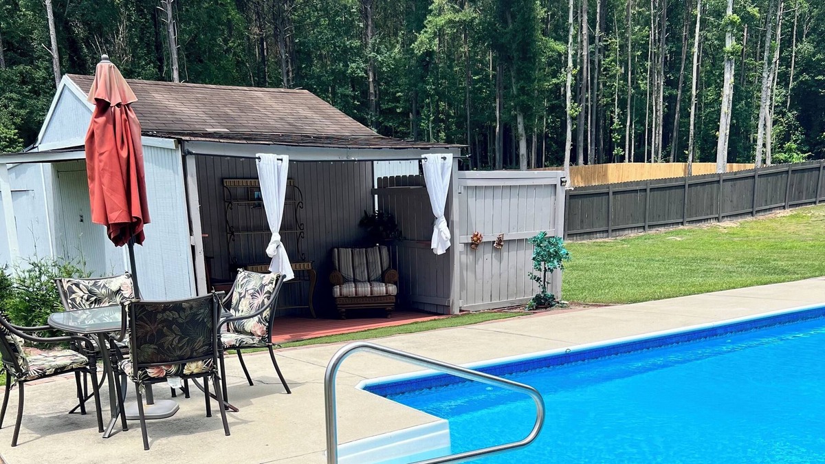 Hiram House | Lovely private home with a pool in a 1.5 acre lot fully fenced, food for family