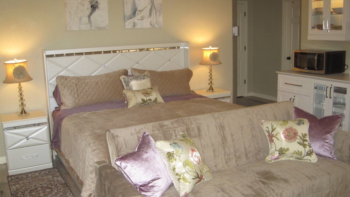 Citrus Heights Apartment | Lovely private master suite with back-yard