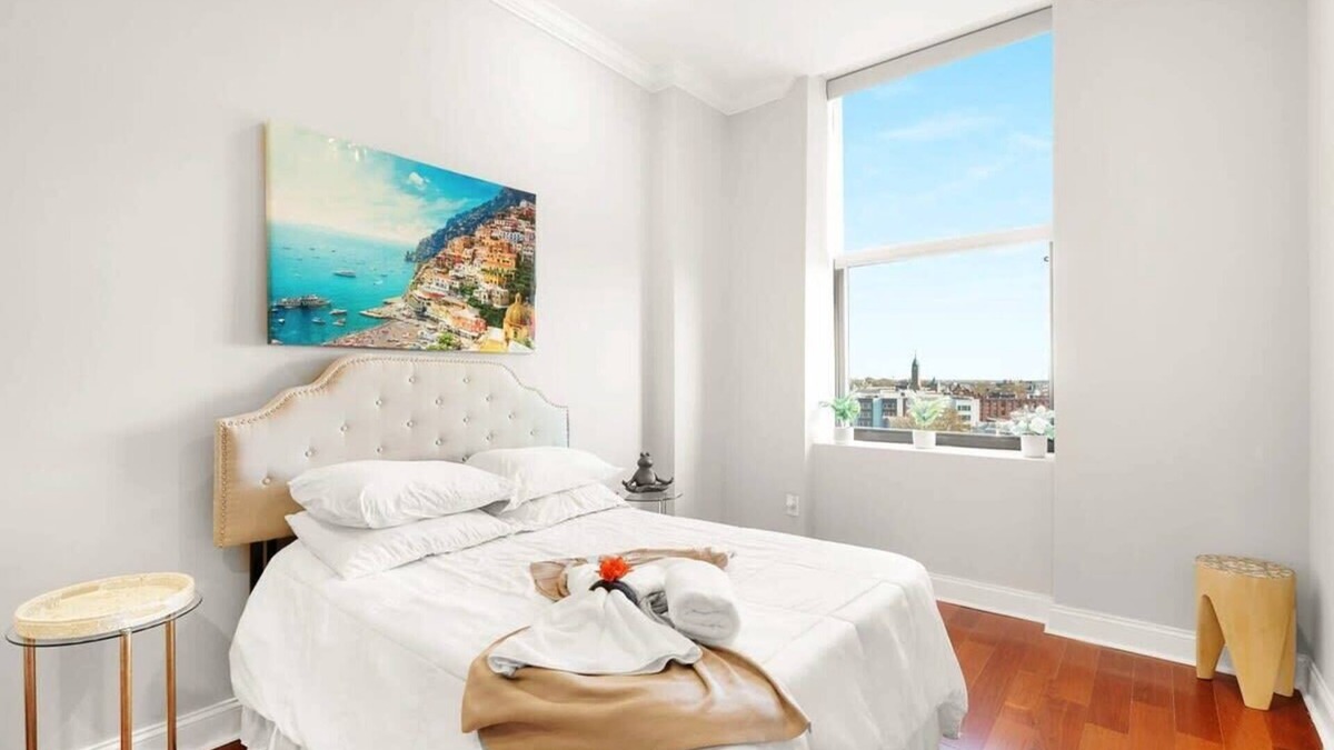 Olde Kensington Apartment | Lovely & Quiet Studio with Rooftop Pool Access