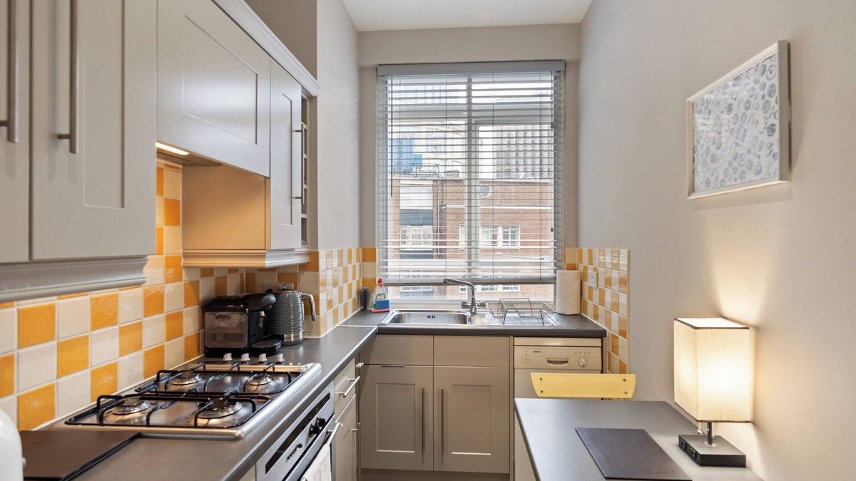 St. Johns Wood Apartment | Lovely Redecorated 1BD in Westminster