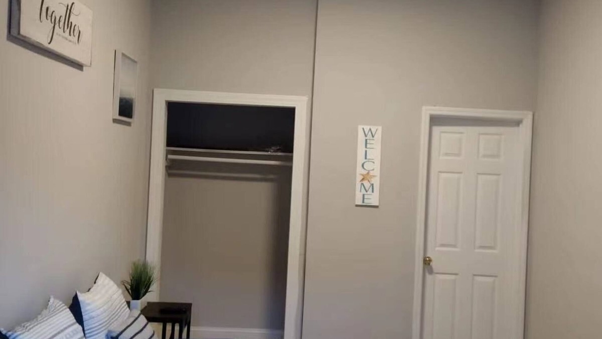 Goose Creek Apartment | lovely relaxing room with hight speed internet , neflix with a independent entry