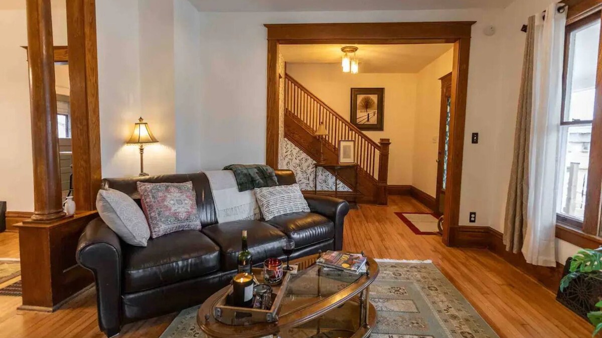 Albert Lea House | Lovely renovated home across from the park & Fountain Lake!