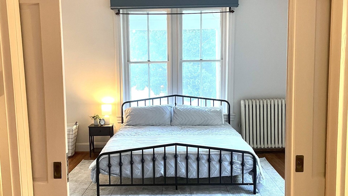 Charles Town Apartment | Lovely rental with 2 King beds in DT Charles Town