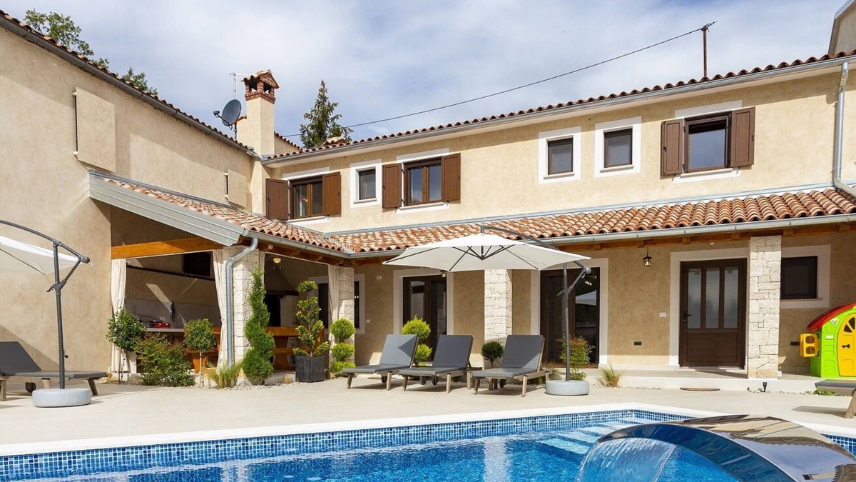 Zminj House | Lovely restored house with heated pool