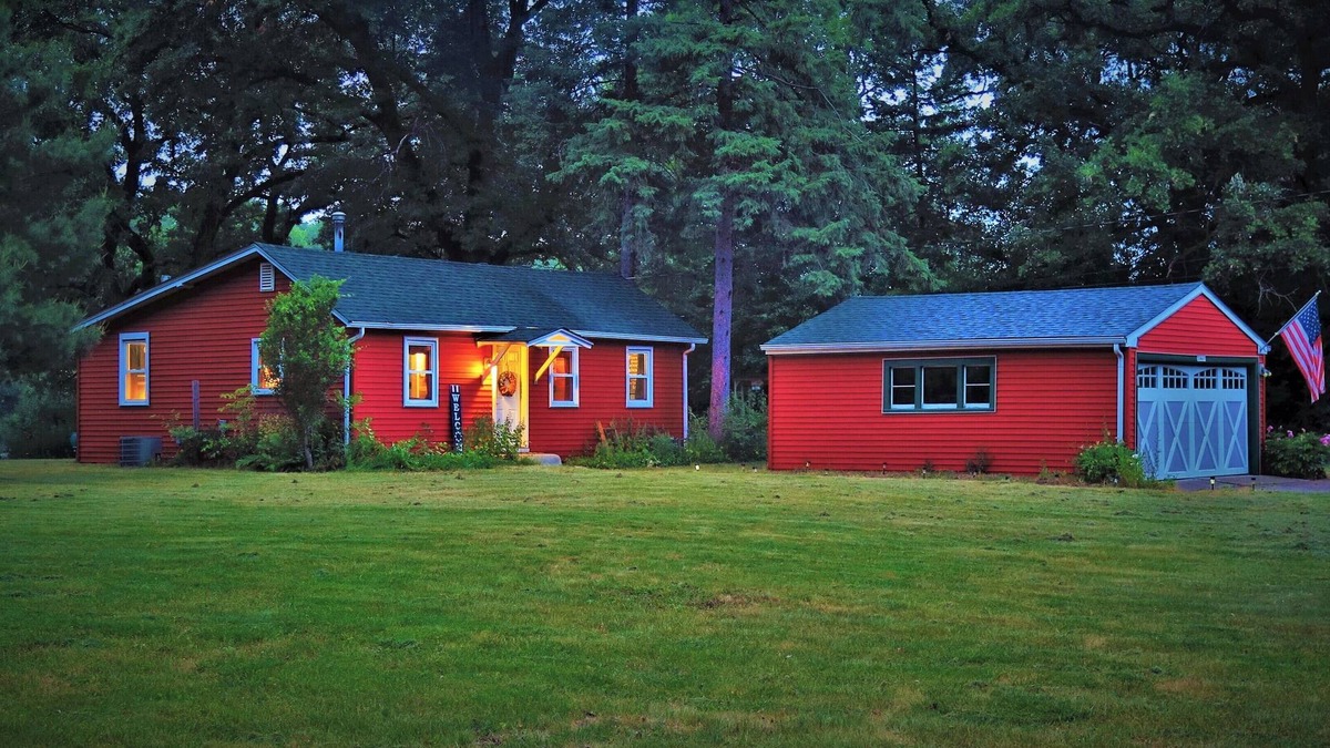 St. Charles House | Lovely Riverfront House with Fire Pit & 30ft Swing!