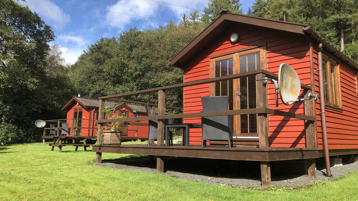 Rashfield Cabin | Lovely Riverside Lodge for two, by romantic Pucks Glen in the Argyll Forest Park