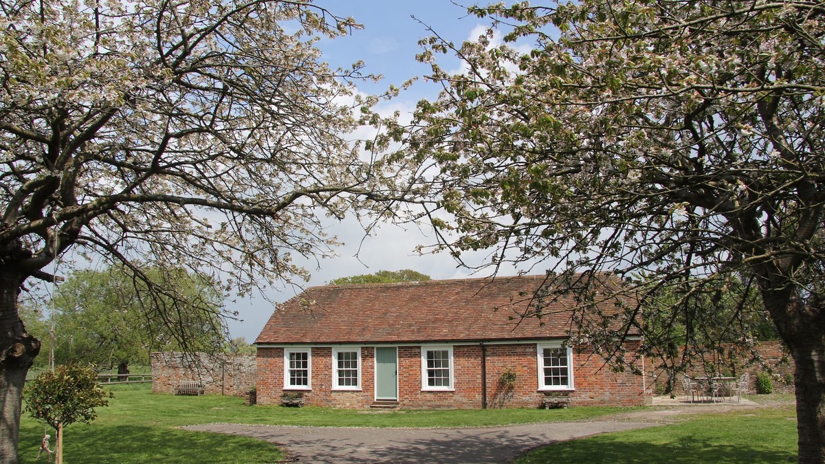 Lydd Cottage | Lovely rural cottage close to Camber Sands,Dungeness,Rye. Family friendly.
