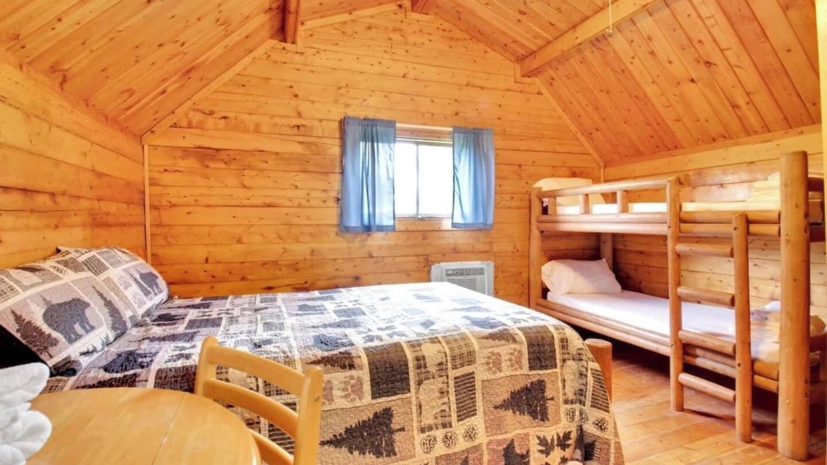 Bloomington Cabin | Lovely Rustic Cabin in Bloomington