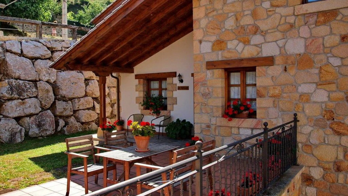 Lerones Apartment | Lovely rustic style apartment for 2 people