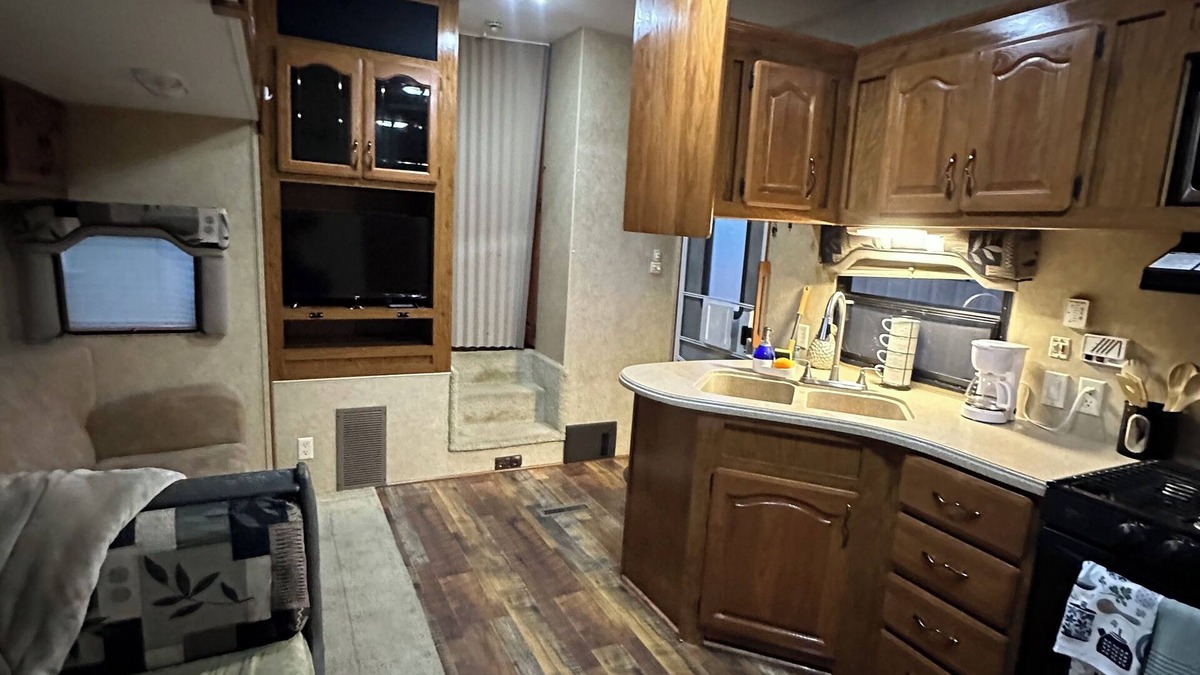 Cleburne House | Lovely RV with AC in charming Cleburne