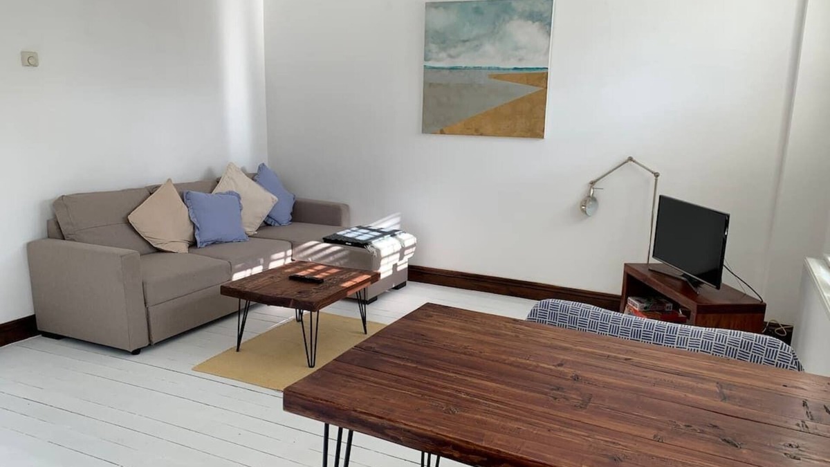 Leigh-on-Sea Cottage | Lovely Seaside Ground Floor Cottage in Old Leigh