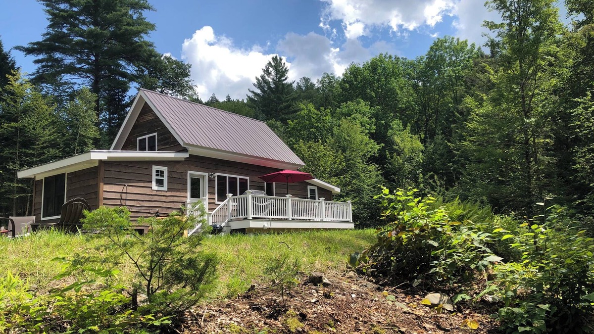 East Calais Cabin | Lovely secluded cabin on VAST trail in VT's "Land of Lakes and Ponds"