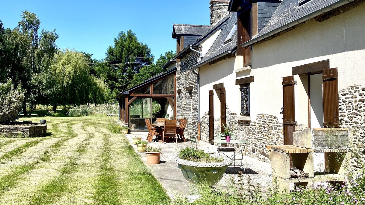 Noyal-sur-Vilaine Apartment | Lovely self-contained studio in country gite