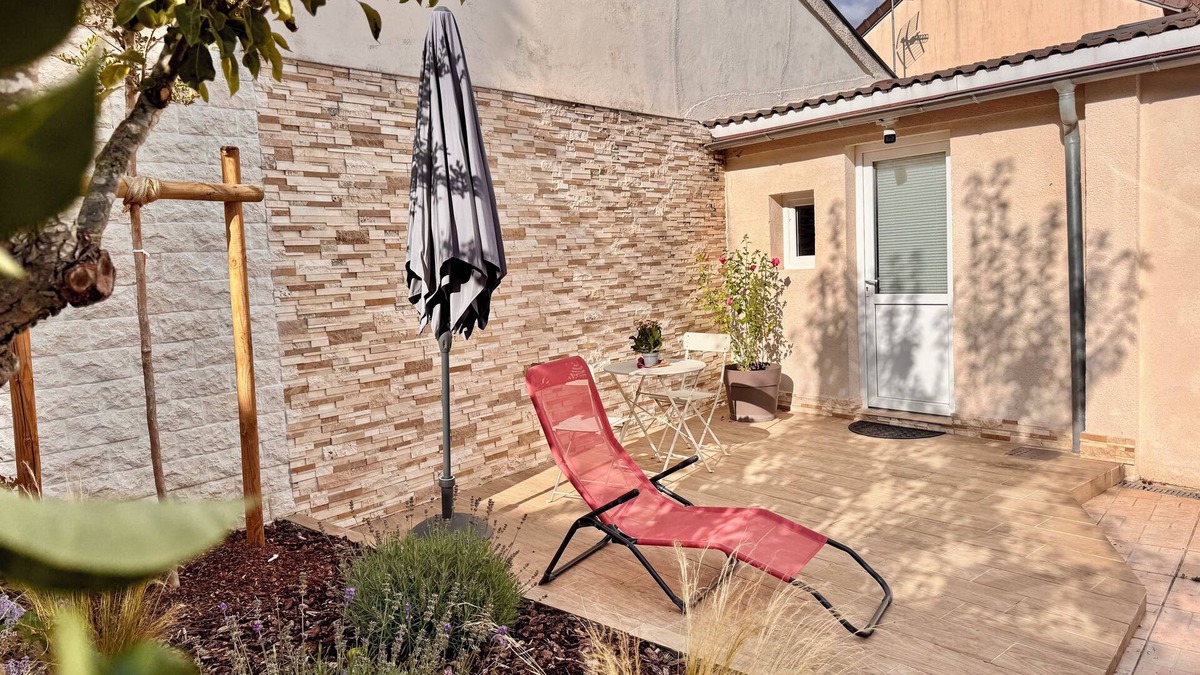 Roissy-en-France Apartment | Lovely self-contained studio in Roissy-en-France/Aeroport CDG with airport terrace
