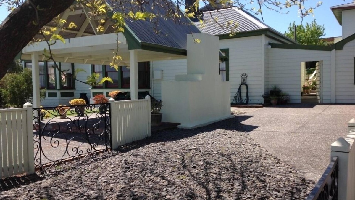 Hospital Hill Apartment | Lovely self contained studio