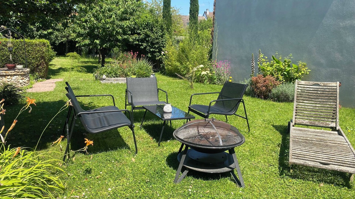 Lagny-sur-Marne Bed & Breakfast | Lovely single room in house with garden.